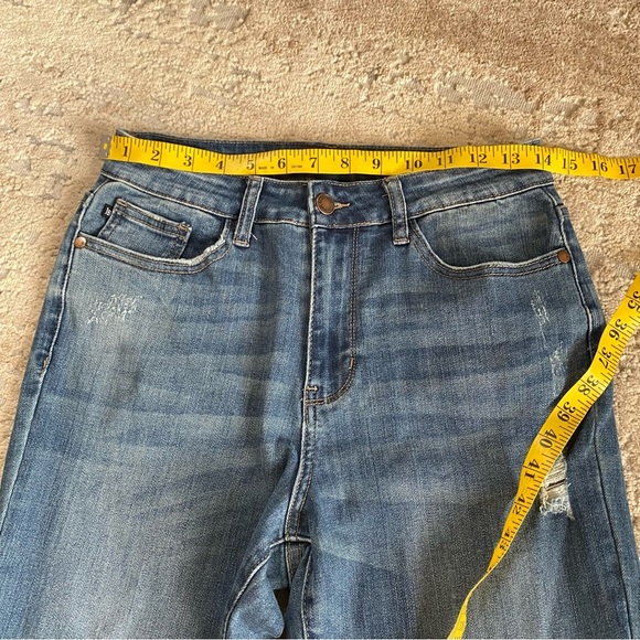 Judy Blue Boyfriend Fit Straight Leg Medium Wash Distressed Jeans High Rise: 5 - Picture 6 of 10